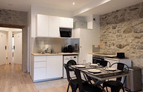 Bonneville Bed & Breakfast | Large, very spacious bedroom (en-suite bathroom + WC)