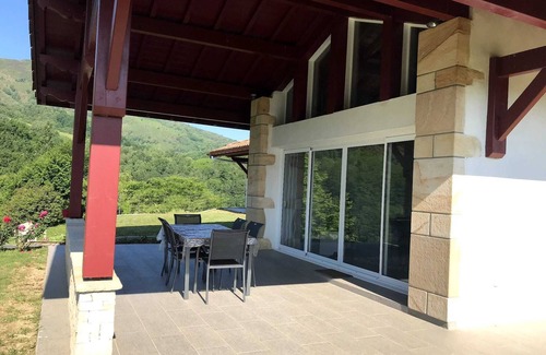 Bidarray House | Large villa with beautiful mountain views