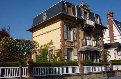 Houlgate Villa | Large villa with garden in Houlgate, sea 2 hours from Paris