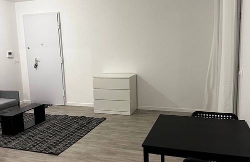 Alfortville Apartment | Large, well-located studio