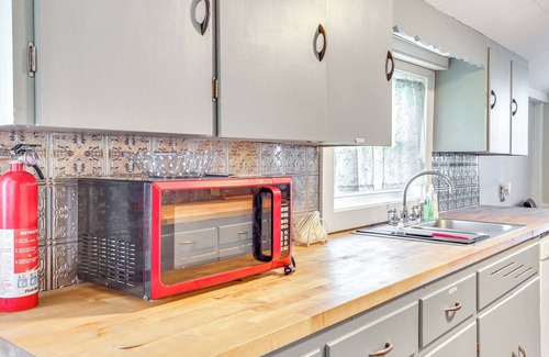 Ravenna House | Large Yard & Fire Pit: Pet-Friendly Ravenna Home!
