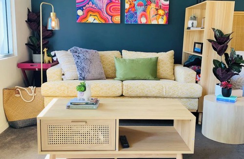 Parap Apartment | Larger Room In Parap, Saltwater Pool, Close to Markets, Great Coffee, Central