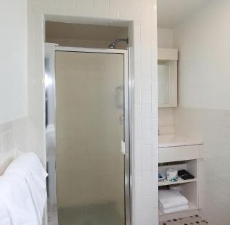 Stone Harbor Hotel | Lark Motel
