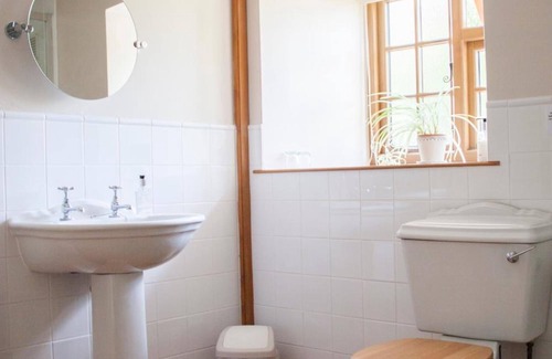 Saintbury Bed & Breakfast | Larkrise Cottage
