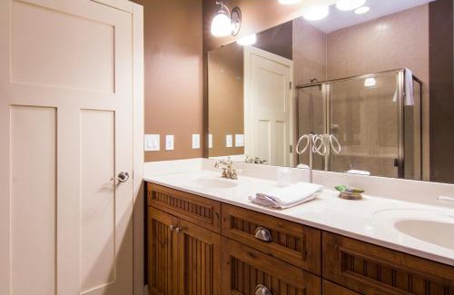 Two Harbors Resort | Larsmont Cottages