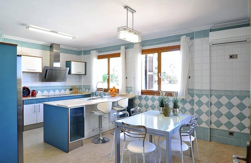Capdepera House | LAS COLUMNAS- Chalet very closed to beach, wifi , pool and bbq ideal for groups of friends and families - Free Wifi