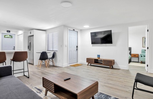 Sailboat Bend Apartment | Las Olas Cabanas Unit #2 - Private Unit Downtown Ft Lauderdale w/Yard & Parking