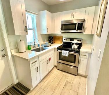 Victoria Park Apartment | Las Olas Central Oasis, Pool, Parking, Remodeled