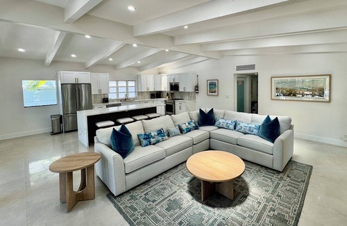 Hendricks and Venice Isles House | Las Olas Escape Duplex Beach-Pool-Sauna-Las Olas