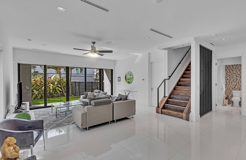Colee Hammock House | Las Olas Modern Masterpiece/walk to the beach