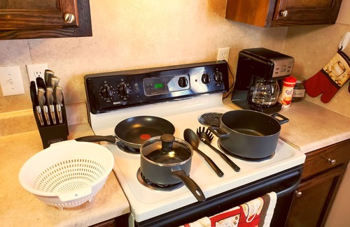 Edinburg House | Las Puertas Amarilla! w/office 152mbps wifi. Pet Friendly & near city park!