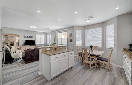 Centennial Hills House | ❤️ Las Vegas Vacation Home. 3 King 10 Twin Beds. Family Friendly. Entire Home.