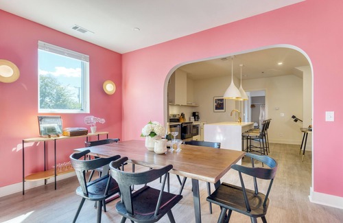 Five Points House | Last Rodeo Suite by AvantStay | Themed Pad w/Glam Room & Rooftop, Close to DT!