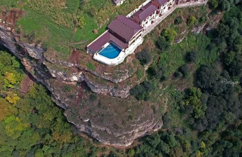 Yenokavan Resort | Lastiver Resort