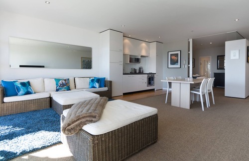 Stepneyville Apartment | Latitude Apartment - The perfect treat for two on Nelson's Waterfront!