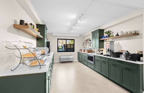 Tinton Falls Hotel | Latitude Suites Tinton Falls Eatontown/BW Premier Collection