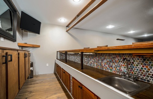 Elkhorn House | Lauderdale Lakes Stay: Seasonal Hot Tub & Firepit
