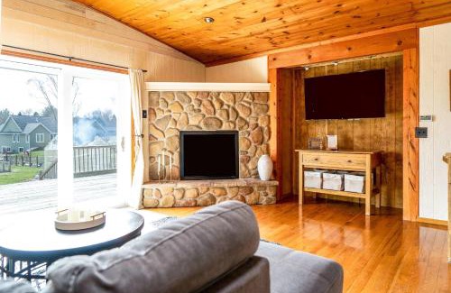 Elkhorn House | Lauderdale Lakes Stay - Seasonal Hot Tub & Firepit