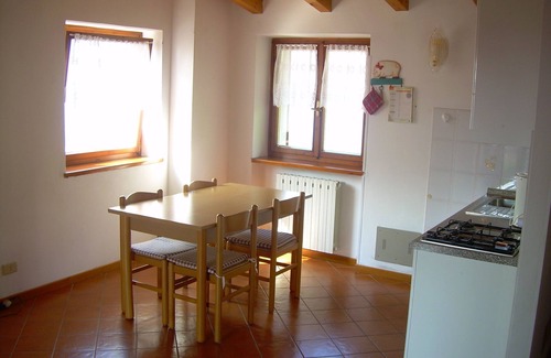 Castelletto Apartment | Laura apartment with balcony, garden and lake view