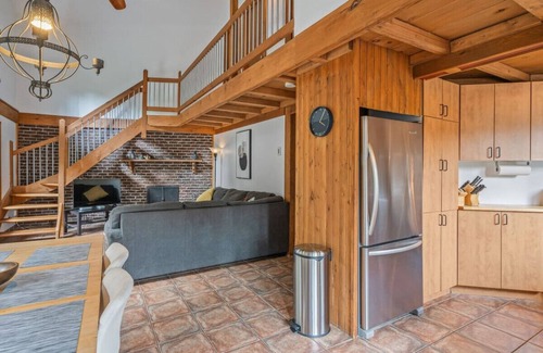 Val David Apartment | LAURA – Cozy Chalet with 4-Season Spa Val David