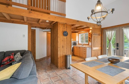Val David Apartment | LAURA – Cozy Chalet with 4-Season Spa Val David