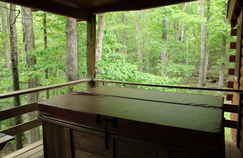 Hico Cabin | Laurel Cabin is romantic, cozy and all around perfect for couples!