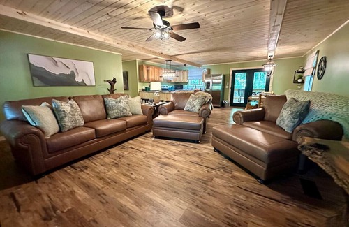 Cosby Cabin | Laurelwood Luxury Cabin Hot Tub