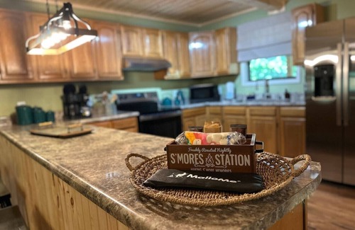 Cosby Cabin | Laurelwood Luxury Cabin Hot Tub