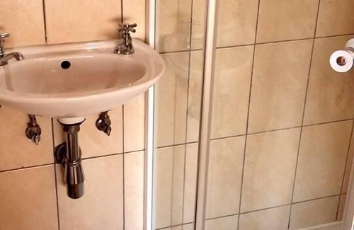 Emfuleni House | Lauren Palace Guest House