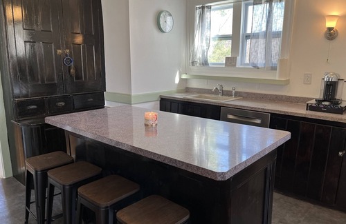 Laurens House | Laurens Manor - Charming 4 bedroom in the quaint Village of Laurens