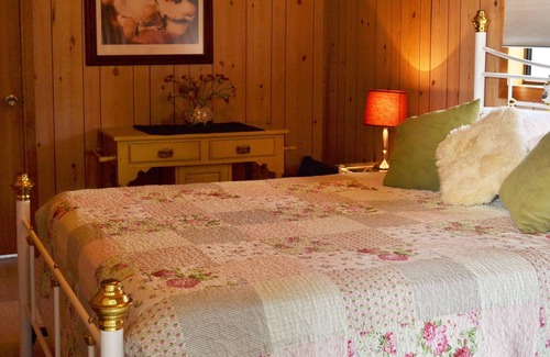 Michelago House | Laurobel Cottage Rural Farmstay - NSW Snowy Region