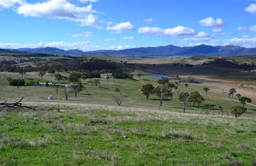 Michelago House | Laurobel Cottage Rural Farmstay - NSW Snowy Region