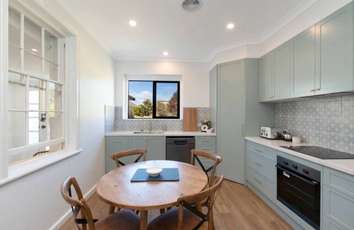 Warrnambool Apartment | Lava House WIFI central heating/cooling CBD