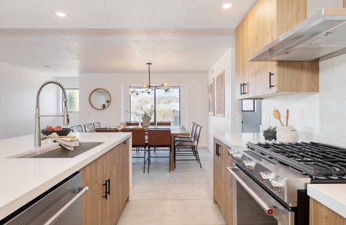 Yucca Valley House | Lava Rocks by AvantStay | Gorgeous Desert Haven w/Pool, Fire Pit & Ping Pong!