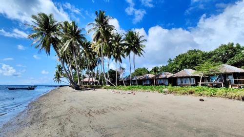Pulau Unauna Resort | Lavana Dive & Nature Resort