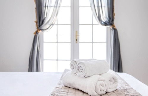 Perissa Bed & Breakfast | LavaRock Villa