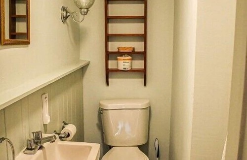 Goshen House | Lavender/Brook Road Inn