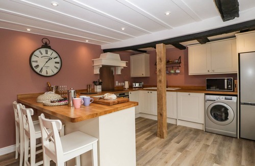 Malvern House | LAVENDER COTTAGE, pet friendly, luxury holiday cottage in Malvern