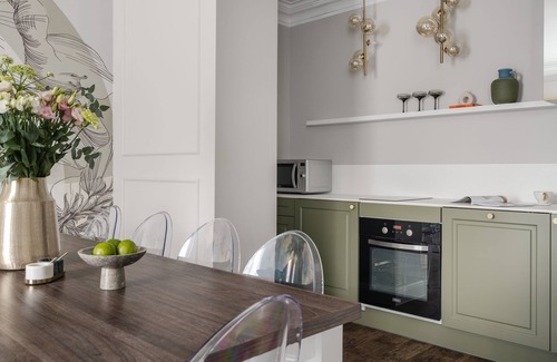 Stare Miasto Apartment | Lavender Dream | Classic City Stay in Kraków