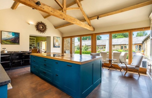 Souldern Villa | Lavender Farmhouse - Five Bedroom Villa, Sleeps 10