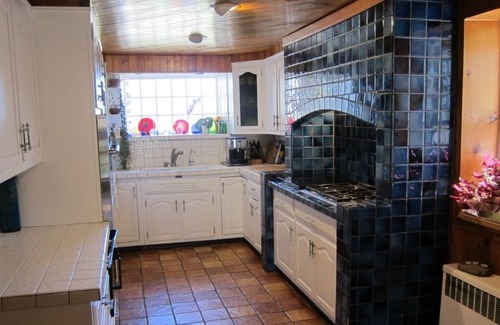 Pine Bush House | Lavender Hill Estate, Private 37 acres,1.5 hour from NYC, Heated Pool, Jacuzzi,
