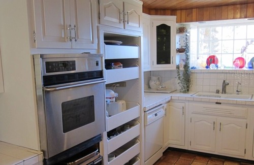 Pine Bush House | Lavender Hill Estate, Private 37 acres,1.5 hour from NYC, Heated Pool, Jacuzzi,