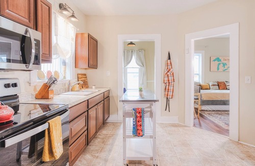 Hart House | Lavender Hill Lake House- Stunning Views +Walk to Shops +Near Dunes & Pentwater