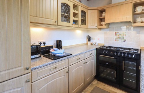 Yealand Conyers Cottage | LAVENDER LODGE, pet friendly in South Lakeland Leisure Village