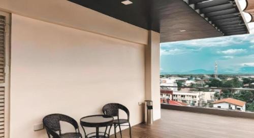 Barangay Poblacion Hotel | LAVERO SUITES