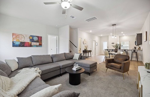 Dallas Villa | Lavida, Luxury 6BRM, Sleeps 15, Backyard, Dallas TX