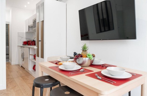 Quartier du Gros-Caillou Apartment | Lavie Maison: Eiffel A/C & Hot Tub