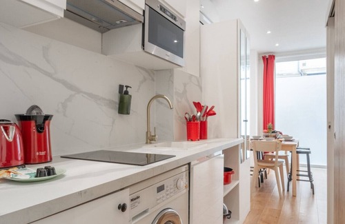Quartier du Gros-Caillou Apartment | Lavie Maison: Eiffel A/C & Hot Tub