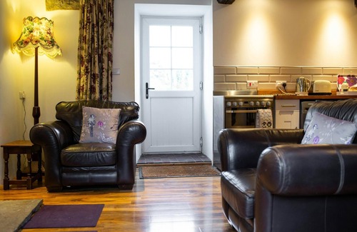Haverfordwest Cottage | Lavington, Johnston - One Bedroom Cottage, Sleeps 2