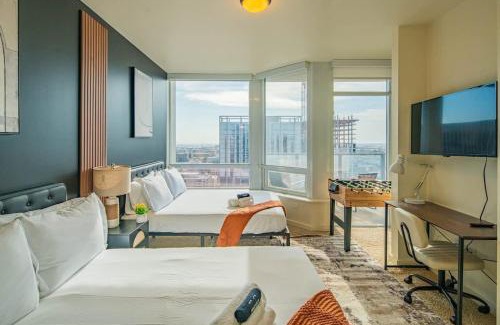 Downtown Phoenix Apartment | Lavish 21st Floor High Rise, Gym, Parking, Pool, Golf